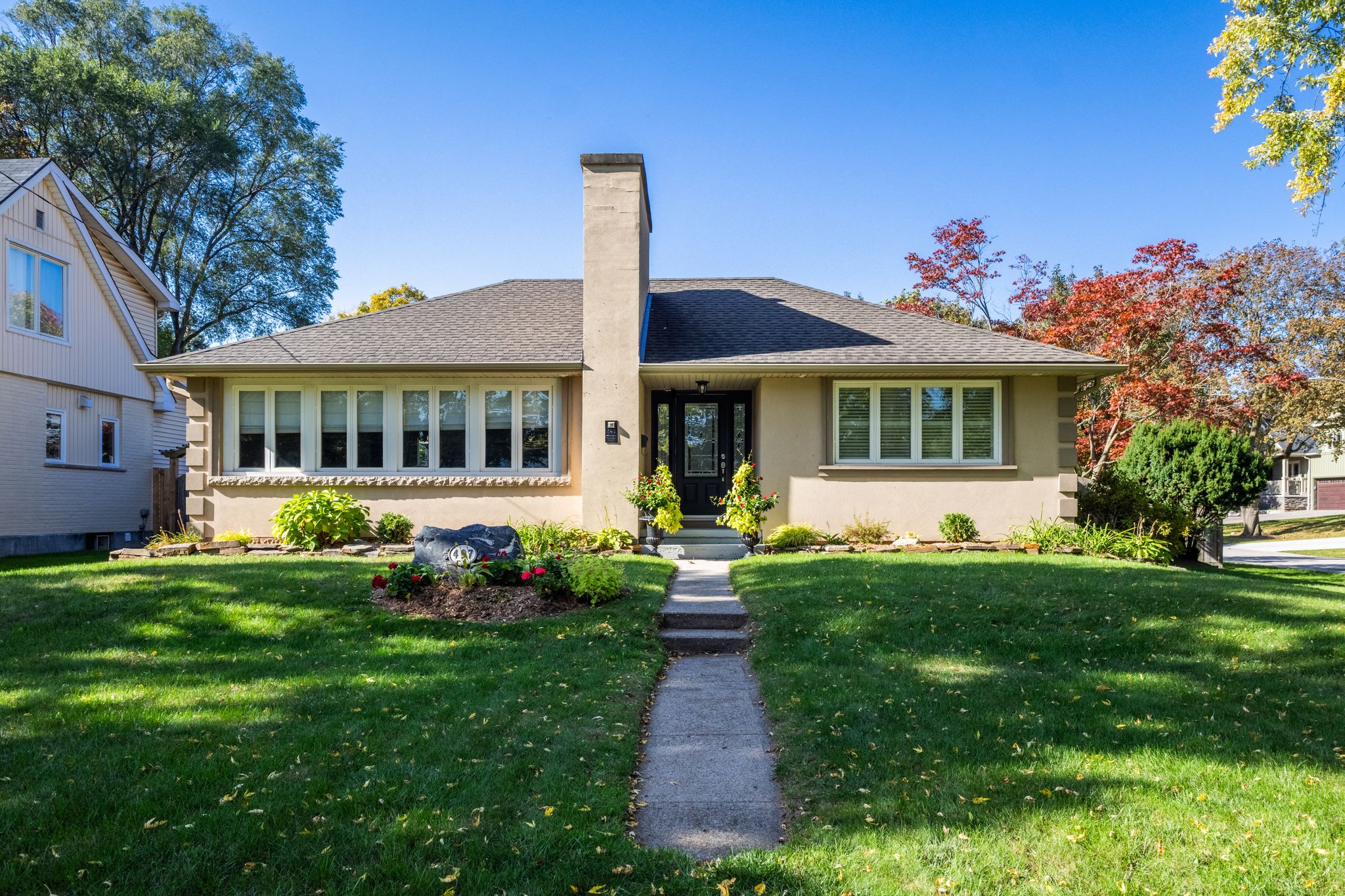 497 Townsend Ave, Burlington